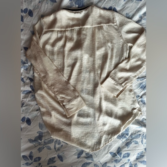H&M Cream Satin-Look Button-Up Blouse w Black Collar  4 – Elegant Long Sleeve - Picture 9 of 11